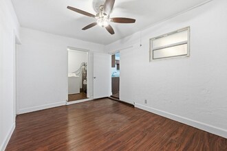 1008 W Powhatan Ave in Tampa, FL - Foto de edificio - Building Photo