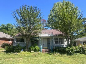 2053 Gorgas St in Montgomery, AL - Building Photo