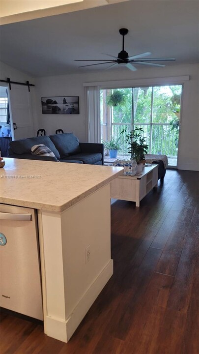 421 SE 10th St in Dania Beach, FL - Building Photo