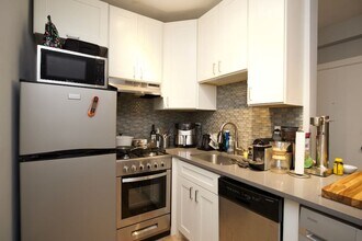 535 W Belmont Ave, Unit A06C in Chicago, IL - Building Photo - Building Photo