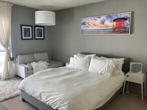 1010 N Kings Rd, Unit 313 in West Hollywood, CA - Foto de edificio - Building Photo