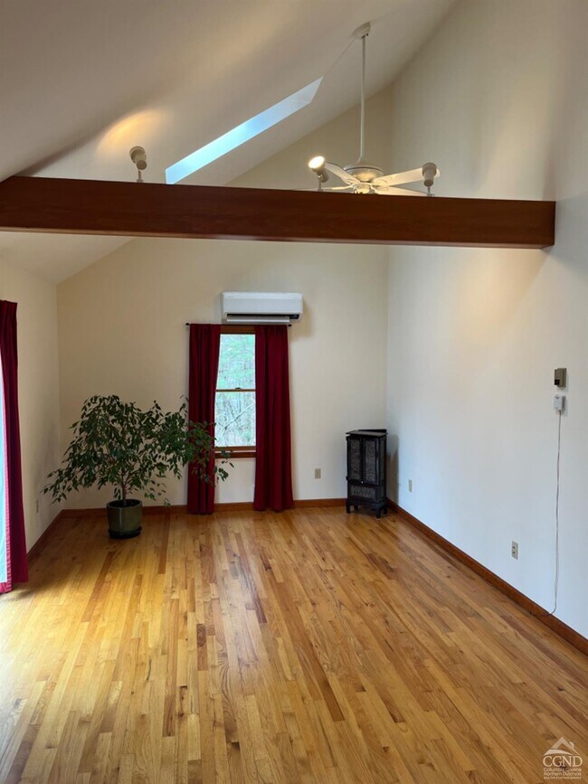 177 Bates Rd in Craryville, NY - Foto de edificio - Building Photo