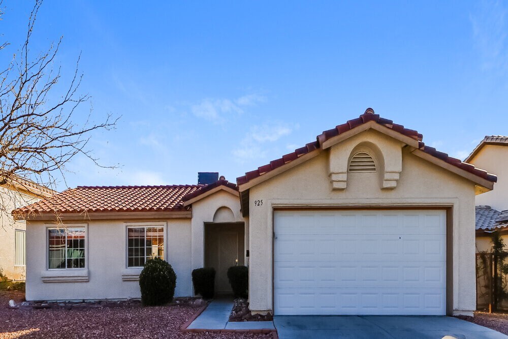 925 Sunnyfield Way in Henderson, NV - Foto de edificio