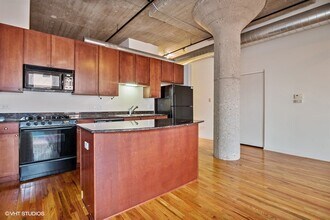 758 N Larrabee St in Chicago, IL - Building Photo - Building Photo