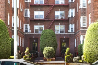 430 Ocean Pky in Brooklyn, NY - Foto de edificio - Building Photo