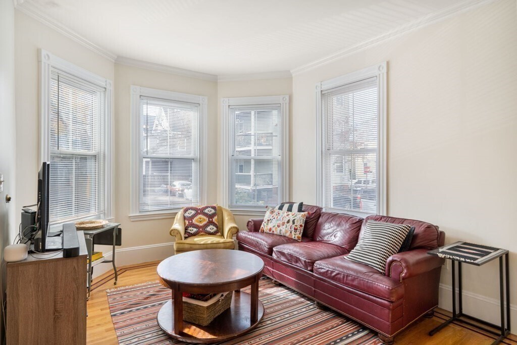 12 Magnolia Ave, Unit 1 in Cambridge, MA - Foto de edificio