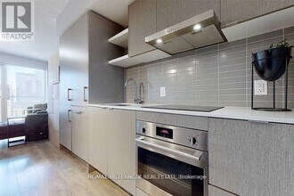 88 Harbour St in Toronto, ON - Building Photo - Building Photo