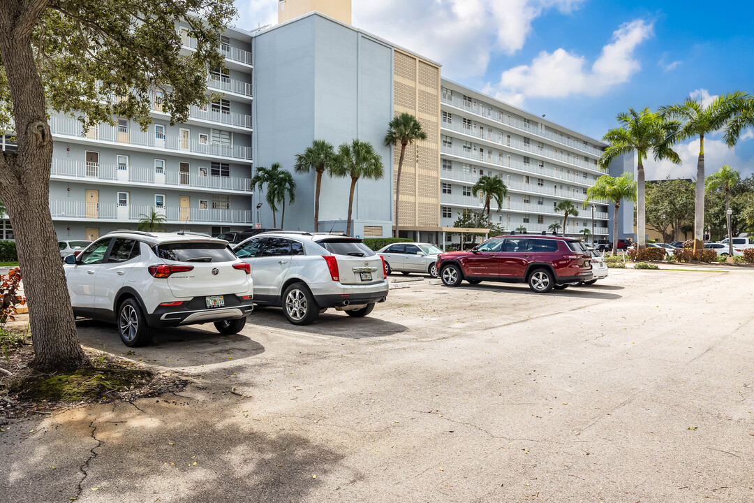 Boca Teeca III in Boca Raton, FL - Building Photo