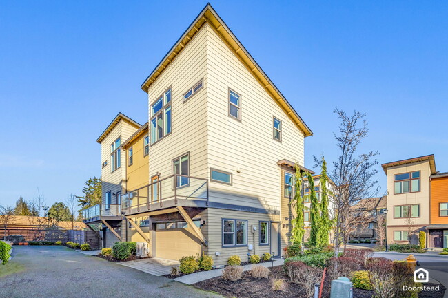 341 Chelan Ave NE in Renton, WA - Foto de edificio - Building Photo