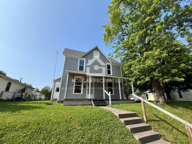 property at 1013 W 4th St