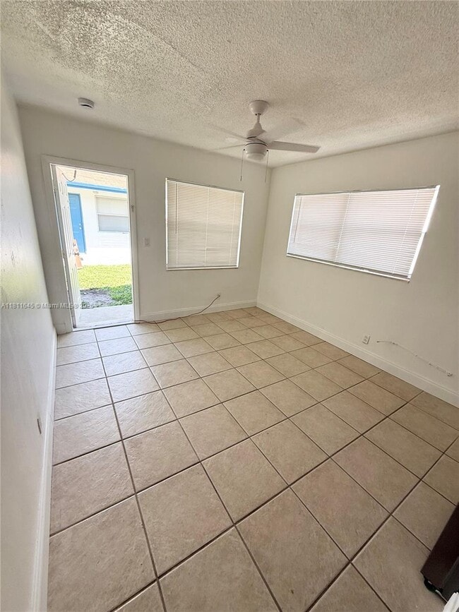 241 SE Park St in Dania Beach, FL - Building Photo - Building Photo