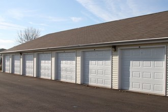 Stoneridge Apartments in Beaver Dam, WI - Building Photo - Building Photo