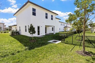 12237 Green Oak Dr in Davie, FL - Building Photo - Building Photo