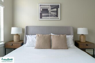 18101 Point Lookout Dr, Unit 379 in Houston, TX - Building Photo - Building Photo