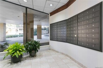 25 Rockledge Ave, Unit 912 in White Plains, NY - Building Photo - Building Photo