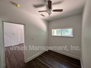 102 7th St SW in Paris, TX - Building Photo - Building Photo