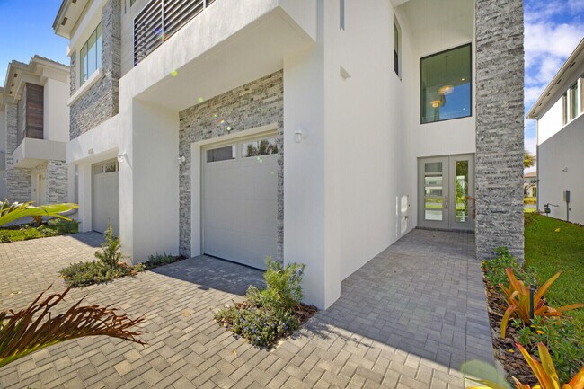 8068 Laurel Falls Dr in Boca Raton, FL - Building Photo - Building Photo