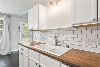 1000 Meadowgreen Dr in Raleigh, NC - Building Photo - Building Photo