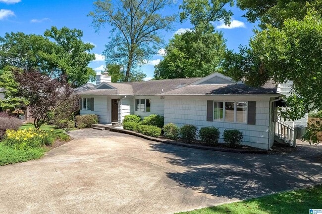 2005 Chestnut Rd in Vestavia Hills, AL - Building Photo - Building Photo