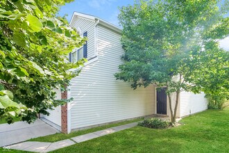 5675 Glass Chimney Ln in Indianapolis, IN - Building Photo - Building Photo