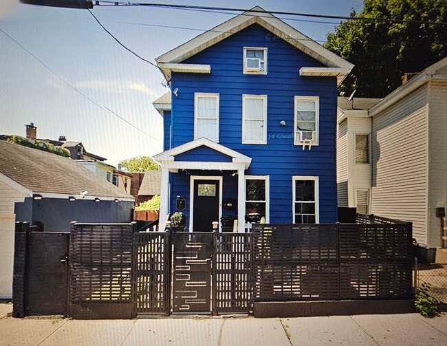8 Edgar St