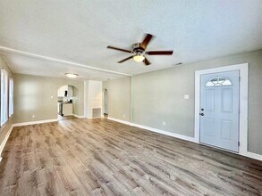 1601 E Maple Ave in Tampa, FL - Building Photo - Building Photo