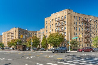 2425 Kings Hwy in Brooklyn, NY - Foto de edificio - Building Photo