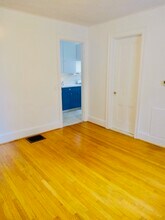 11 Rowley St, Unit 11 A in Rochester, NY - Foto de edificio - Building Photo