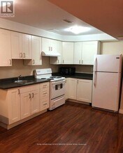 976 Southfork Dr in Mississauga, ON - Building Photo - Building Photo