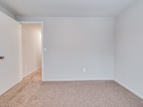 Grampian Crossings in Liverpool, NY - Foto de edificio - Building Photo