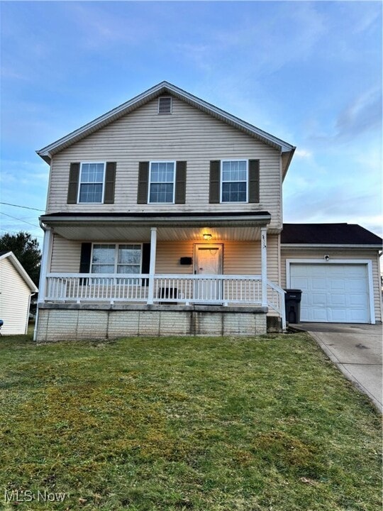 905 Hawthorne St in Youngstown, OH - Building Photo