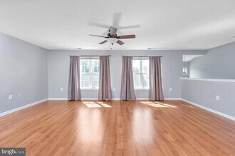 512 Sunflower Way in Mantua, NJ - Building Photo - Building Photo