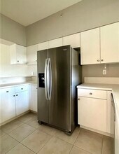 950 Hancock Creek South Blvd, Unit 325 in Cape Coral, FL - Foto de edificio - Building Photo