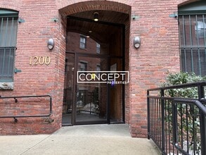 1200 Adams St, Unit 202 in Boston, MA - Foto de edificio - Building Photo