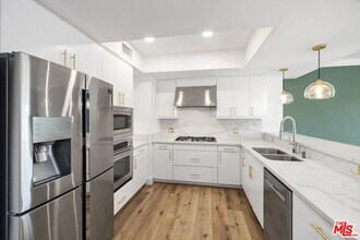 311 S Gramercy Pl in Los Angeles, CA - Building Photo - Building Photo