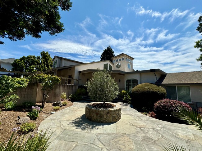 1101 Los Carneros Ave in Napa, CA - Foto de edificio - Building Photo