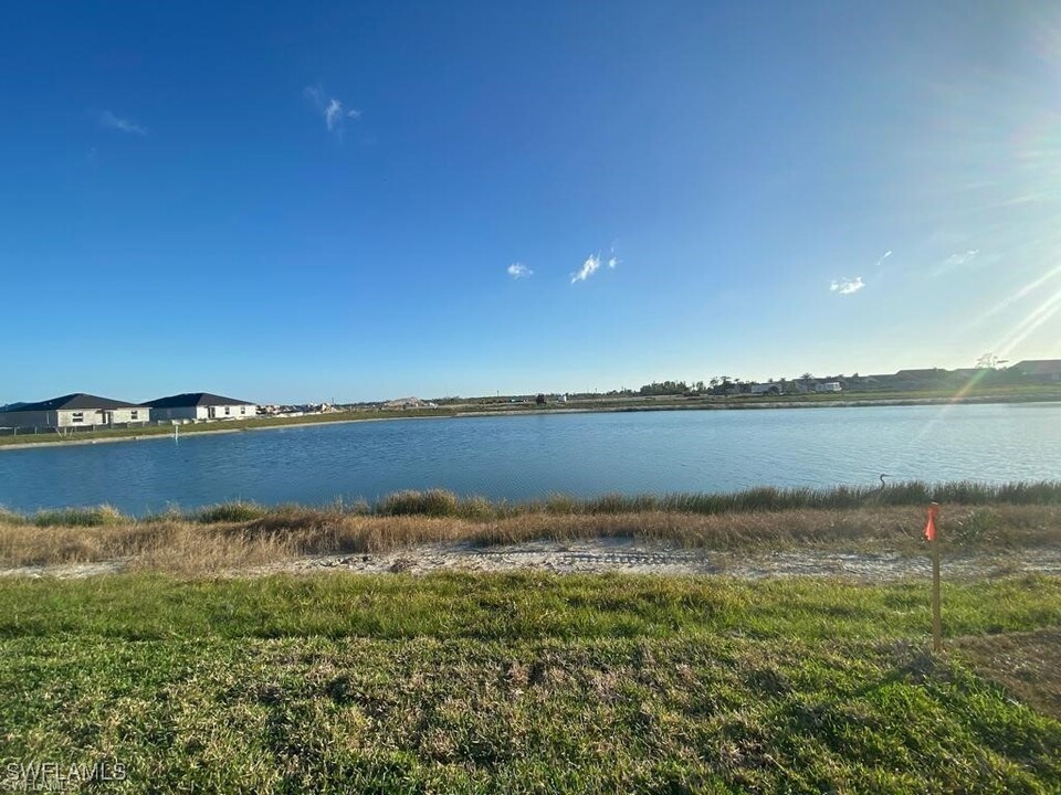 4032 Villa Doria Ct in North Fort Myers, FL - Foto de edificio