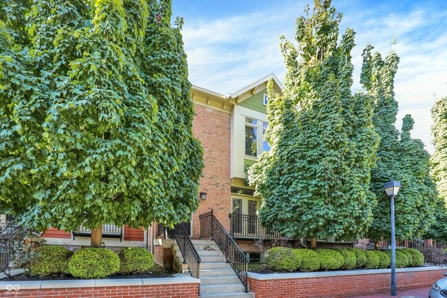 529 E New York St in Indianapolis, IN - Building Photo - Building Photo