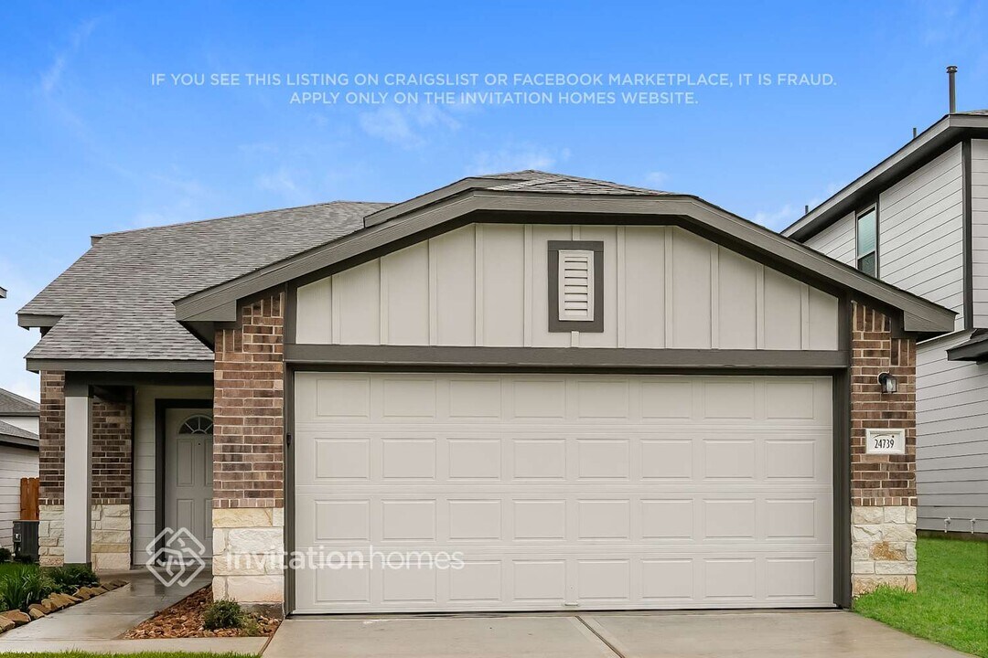 24739 Linaria Dr in Montgomery, TX - Foto de edificio