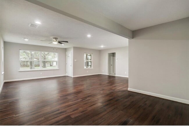 4627 Maple St in Bellaire, TX - Building Photo - Building Photo