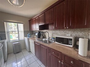 5252 SW 139th Pl in Miami, FL - Building Photo - Building Photo