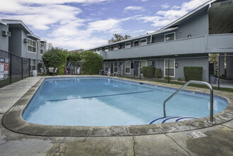 Ventura Gardens Apartments in Sacramento, CA - Building Photo - Building Photo