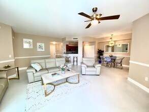 806 E Windward Way, Unit 508 in Lantana, FL - Foto de edificio - Building Photo