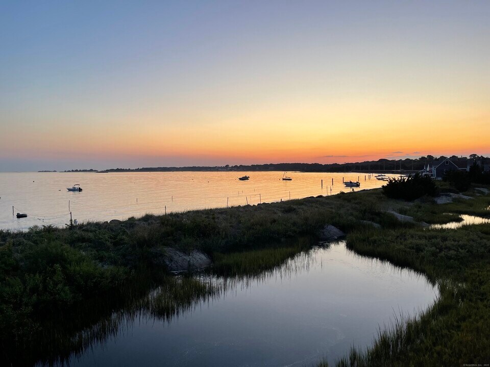 14 Oak St in Stonington, CT - Foto de edificio