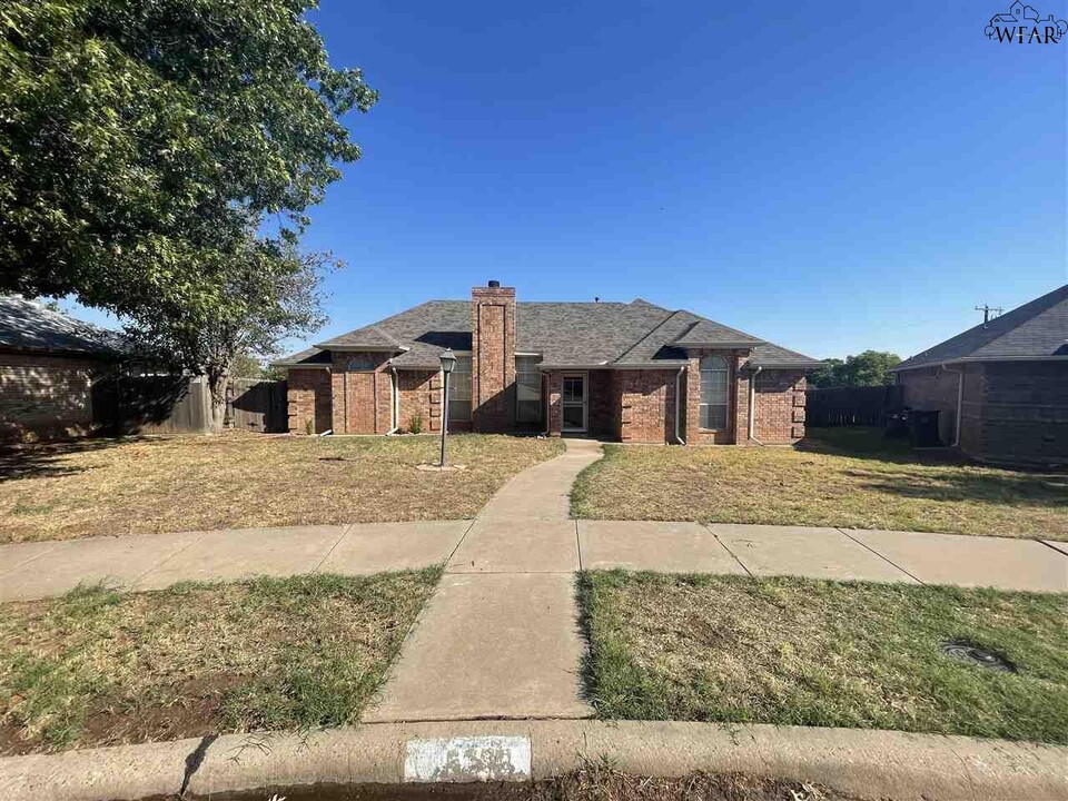 5203 Pebblestone Dr in Wichita Falls, TX - Building Photo