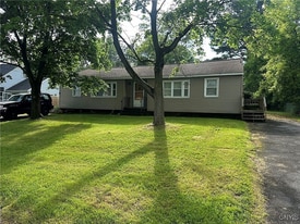 107 Douglas Ave, Unit A in Liverpool, NY - Building Photo