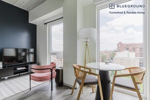 343 W Schiller St in Chicago, IL - Building Photo