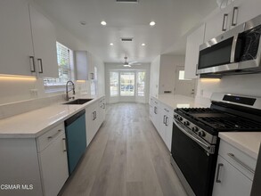 4934 Enfield Ave in Los Angeles, CA - Building Photo - Building Photo