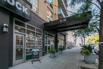 Packard Square North in Long Island City, NY - Foto de edificio - Building Photo