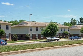 Newgate Garden Apartments in High Point, NC - Building Photo - Building Photo